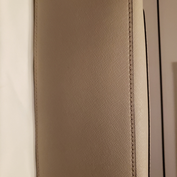 100% - Authentic Beautiful Michael Kors bag - Picture 7 of 9